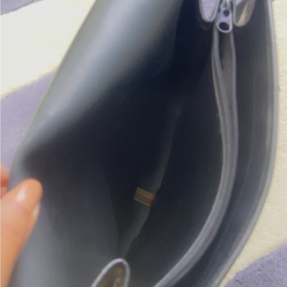 ❌❌SOLD❌❌Burberry messenger bag - Picture 2 of 7